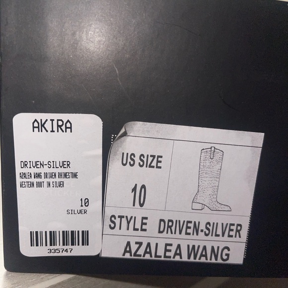 Shimmering Silver Heeled Boots - Picture 4 of 4